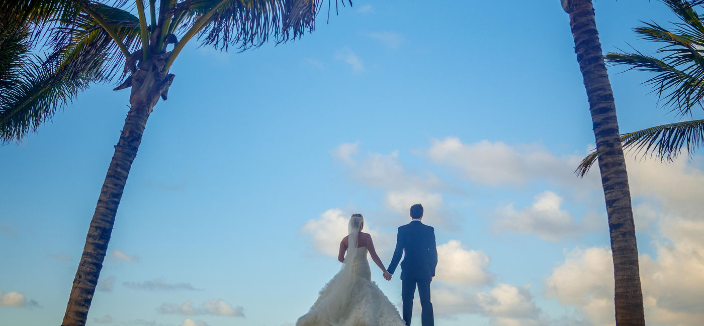 Image: Bride and groom on the beach for a destination wedding.  (Photo Credit: MandyElk/iStock/Getty Images Plus)