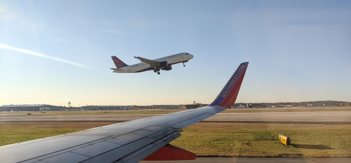 Image: Delta plane taking off (Photo via Lauren Bowman)