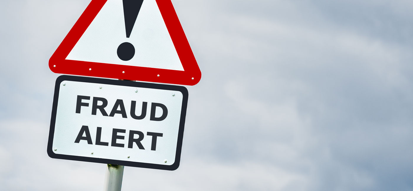 Image: Travel scam, fraud alert (photo via AlbertPego/iStock/Getty Images Plus)