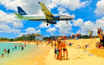 JetBlue flight landing at Princess Juliana International Airport in St Maarten